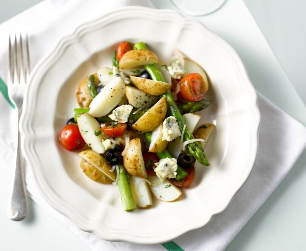 new potato salad with asparagus and blue cheese